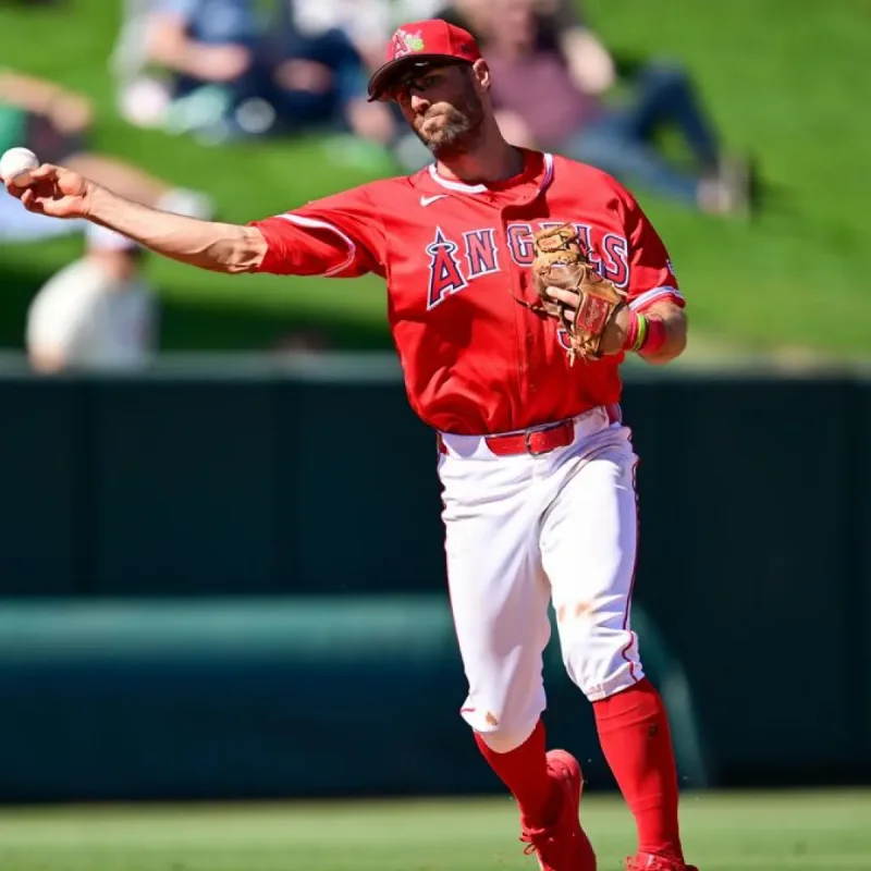 Chris Taylor Reverses Retirement Decision, Stays Active in Baseball