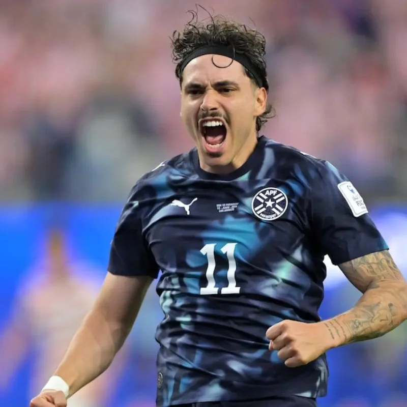 Mauricio Scores First Goal for Paraguay in World Cup Debut Match