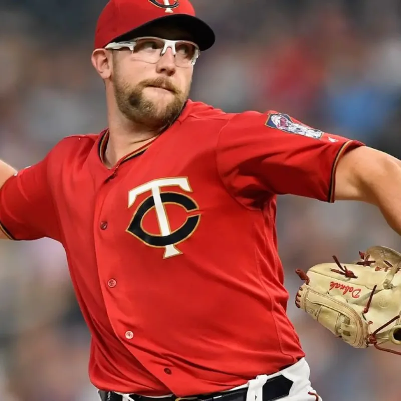 Royals Acquire Pitcher Randy Dobnak from Mariners