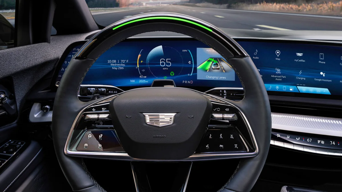 GM's CarPlay and Android Auto Phase-Out Keeps Getting Delayed