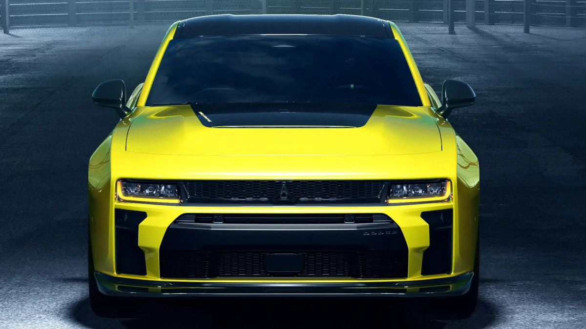 Dodge Charger Super Bee: 600 HP I6 Beats Hellcat to 60, Loses in Quarter-Mile