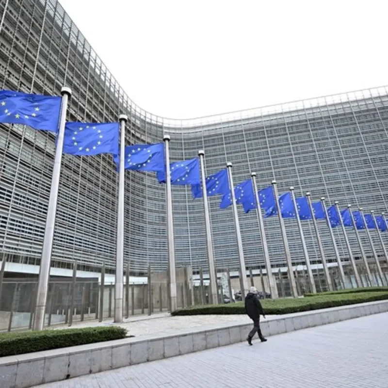 Flags of the European Union and the United Kingdom side by side