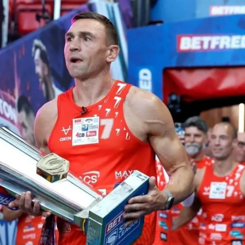 Kevin Sinfield completes ultramarathon at Old Trafford