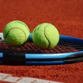 Zheng Returns to French Open After Injury, Faces Chwalińska