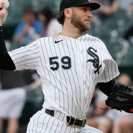 Brooks Lee's 11th-Inning Double Lifts Twins Past White Sox 5-3