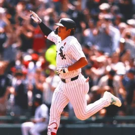 Twins Edge White Sox 5-3 in 11 Innings Behind Lee's Double