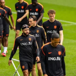 Koeman Recalls De Roon to Dutch World Cup Squad After Schouten Injury