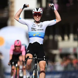 Demi Vollering Sprints to Victory in Giro d'Italia Women Stage 5