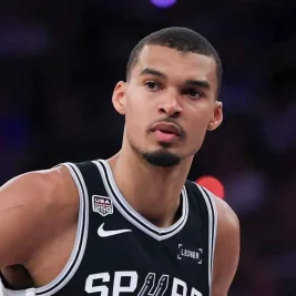 Knicks Rally from 29-Point Deficit to Beat Spurs in Game 4