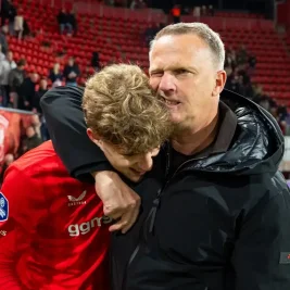 FC Twente Offers Nijstad Long-Term Contract to Ward Off PSV