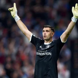 Juventus in Talks to Sign Aston Villa Goalkeeper Emiliano Martinez