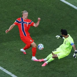 Messi Hat Trick Powers Argentina Past Algeria in World Cup Opener