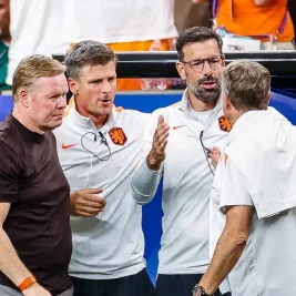 Netherlands Coach Koeman Holds Individual Talks with Van Hecke, Malen After Sweden Win