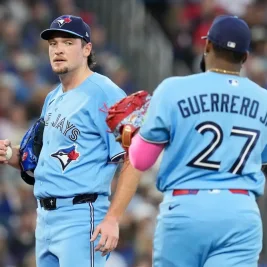 Astros Beat Blue Jays 3-1 After Costly Eighth-Inning Error