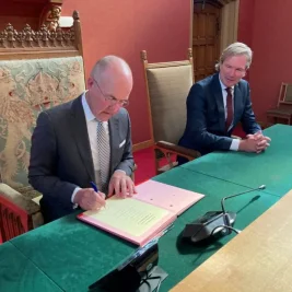 Foort van Oosten Sworn In as Acting Mayor of Leeuwarden