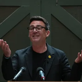 Andy Burnham Proposes 'No 10 North' in Manchester to Decentralize Power