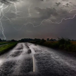 Thunderstorms and Heavy Rain Threaten Edmonton with Humidity