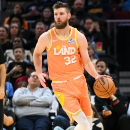 Philadelphia 76ers Sign Dean Wade to Four-Year, $39 Million Deal