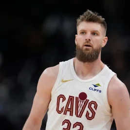 Mike Gansey Makes First Move as 76ers GM, Signs Dean Wade to Four-Year Deal