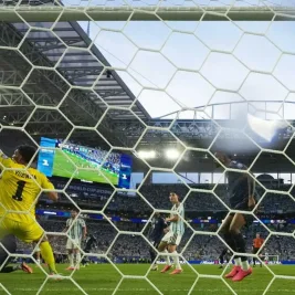 Argentina Advances to World Cup Round of 16 After Extra-Time Battle