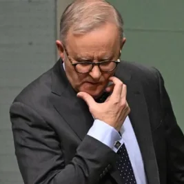 Australian PM Apologizes for Kylie Minogue Podcast Comments