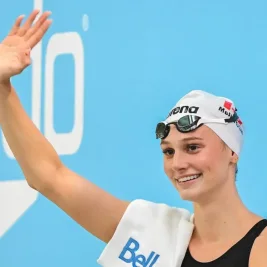 Summer McIntosh Breaks 200m Butterfly World Record at Canadian Trials