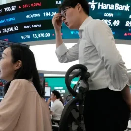 Samsung Earnings Surge Fails to Prevent Asian Tech Stock Slump
