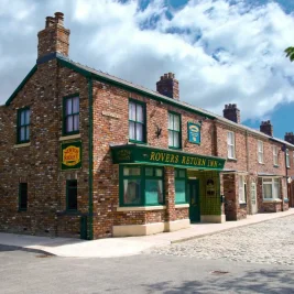 Police Prepare Murder Arrest Amid Medical Emergency in Coronation Street