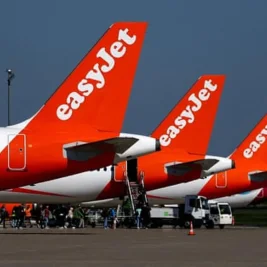 Apollo Enters Surprise £5.7bn Bidding War for easyJet