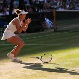 Linda Noskova Wins First Wimbledon Title After Three-Set Thriller