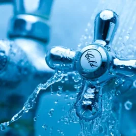 Elderly Woman Survives Nine Days Trapped in Bathtub by Using Foot to Access Water