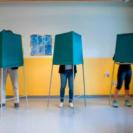 Gender Gap Widens in Swedish Politics Ahead of General Election