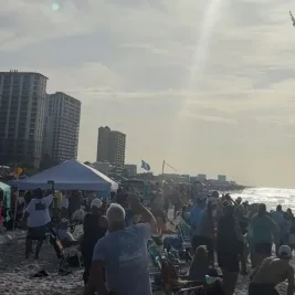 US Navy Drops Probe into F/A-18 Low Beach Flyover, Pilot Faces No Punishment
