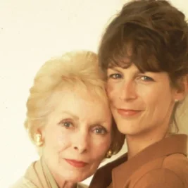 Jamie Lee Curtis Marks 27 Years of Sobriety, Credits Richard Lewis
