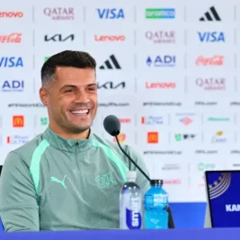 Sunderland Manager Confirms Granit Xhaka Staying Amid Chelsea Interest