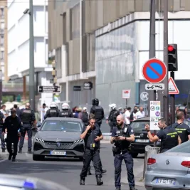 Bystanders and Off-Duty Officer Subdue Paris Knife Attacker After Three Women Stabbed