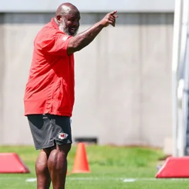 Chiefs OC Eric Bieniemy Leaves Camp After Wife Shot in Virginia