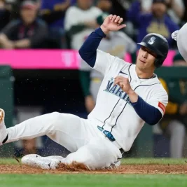 Rob Refsnyder Homers in Return from Injured List for Mariners