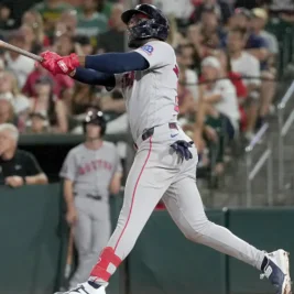 Red Sox Defeat Athletics 4-2 Behind Monasterio's Extra-Inning Homer