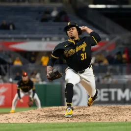 Reds Walk Off Pirates 3-2 on Ninth-Inning Fielder's Choice