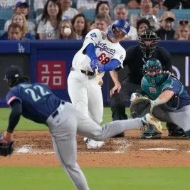 Dodgers Beat Mariners 6-2 Behind Rushing, Hernández Homers