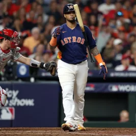 Astros Beat Rangers 11-2 to Take AL West Lead