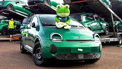 Renault Sends 100 Frog-Eyed Twingos to UK Showrooms for Display