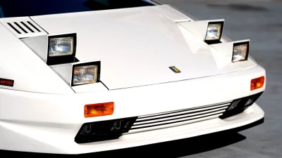 Chrysler Rejected This Lamborghini Design, So It Came Back With 16 Cylinders And 4 Pop-Up Lights