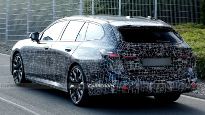 BMW 5-Series Touring Facelift Spied with Neue Klasse Tech