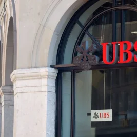 UBS Weighs Redomiciling Abroad Amid Swiss Capital Pressure