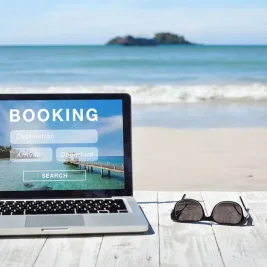 US Holiday Airfares Hit Ten-Year High as Jet Fuel Costs and Fewer Budget Flights Bite