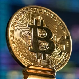 Fidelity Analyst Predicts Bitcoin Surge to $100,000 on Double Bottom Pattern