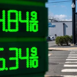 Federal Gas Tax Suspension Weighed by Trump Pre-Midterms