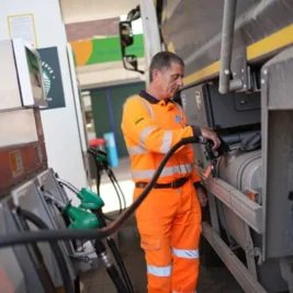 UK drivers can now compare petrol prices on Google Maps